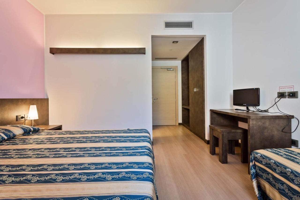 Hotel Due Laghi Padergnone ภายนอก รูปภาพ